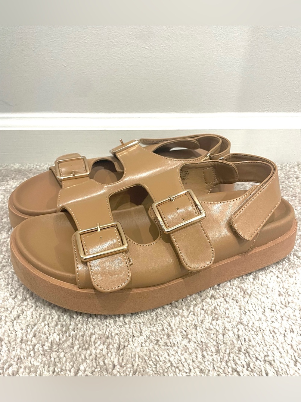 EUC Chunky Buckle Strap Sandal Women’s Size 9